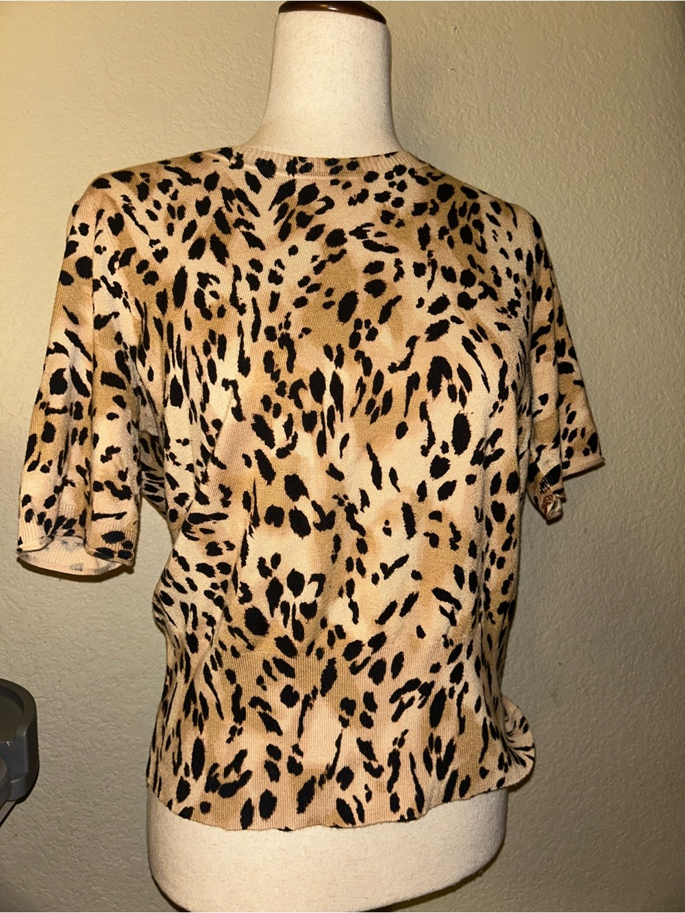 Leopard Print Short Sleeve Knit Top